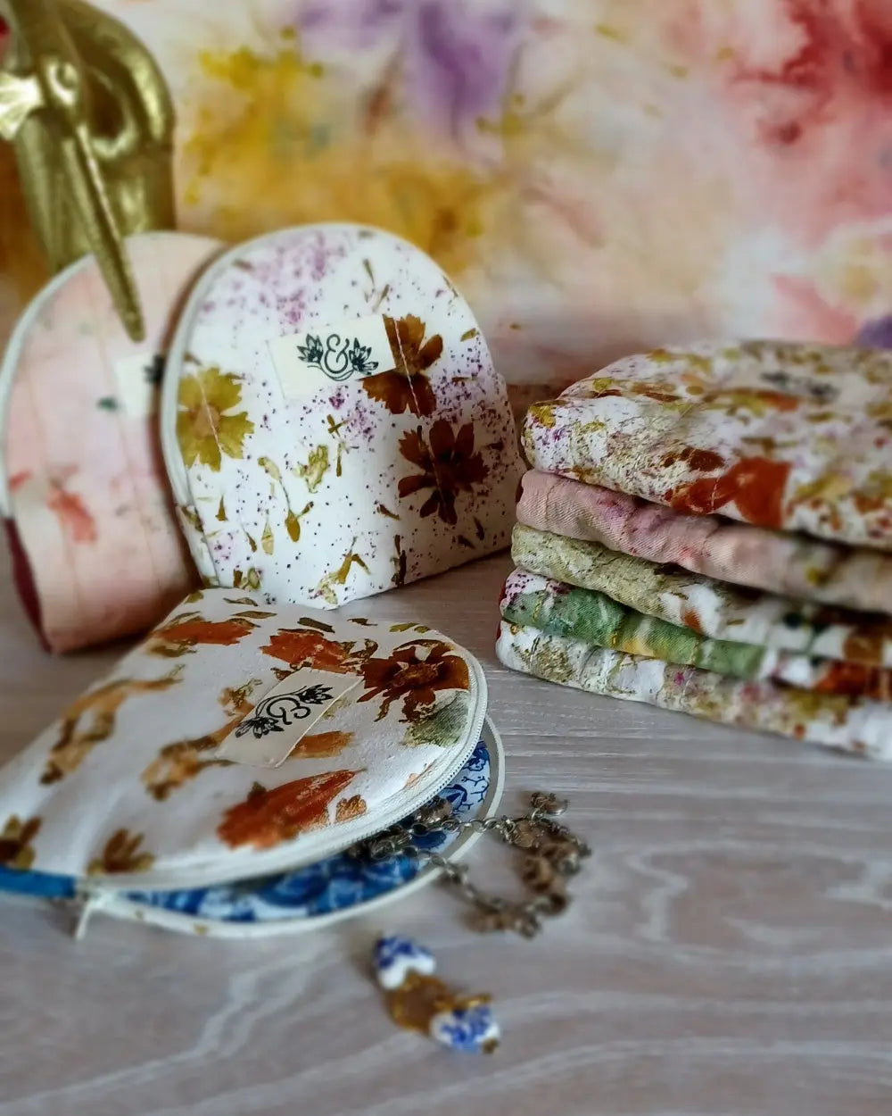 La Trousse demi-ronde Crocus et Colchique